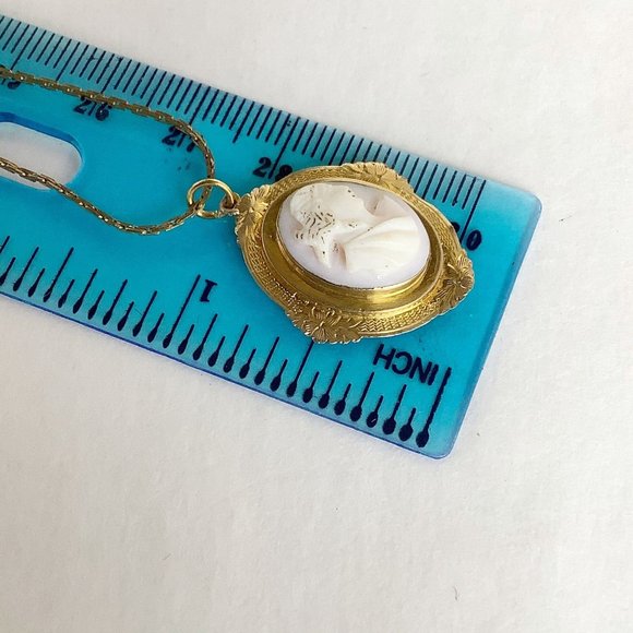 Vtg Carved Shell Cameo Necklace Lady Cameo Brass Setting Gold Tone Napier Chain - Picture 7 of 7